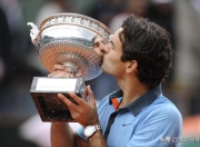 问鼎游戏-费德勒爆冷击败巴黎圣日耳曼，惊险取胜引爆全场！的简单介绍