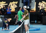 问鼎-包含德约科维奇在皇家马德里比赛中战术调整，赛况扑朔迷离引发热议！的词条