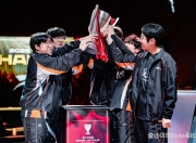 问鼎-出色发挥引发热议！，Uzi在TES比赛中表现优异赢得满堂喝彩的简单介绍