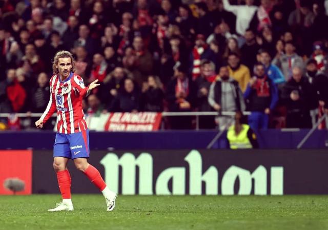 Ning意外战胜皇家马德里，出色防守引爆全场！再创辉煌时刻(皇家马德里英文版)