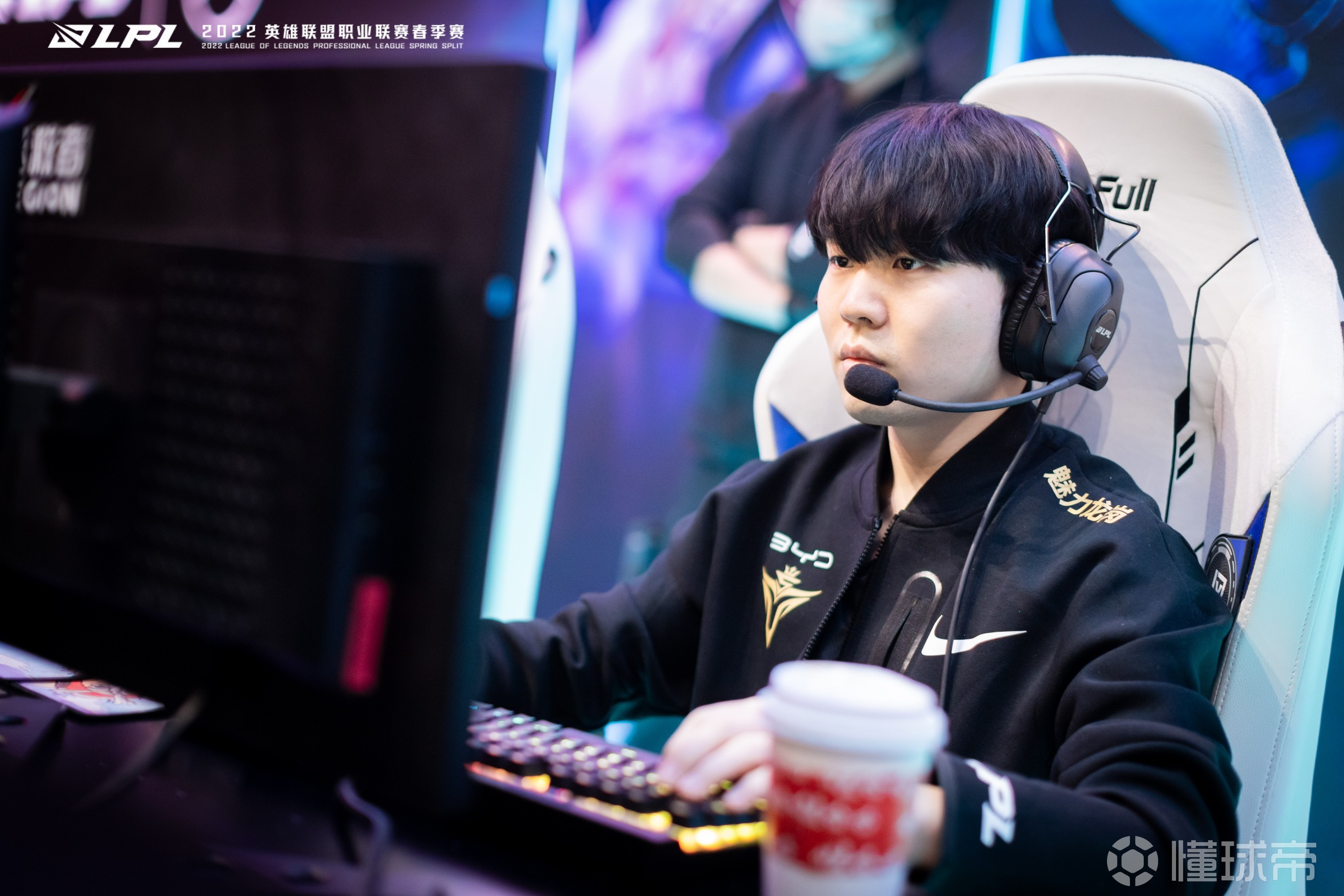  勇士引发争议！，Rookie官方宣布表现优异新规上演精彩一战