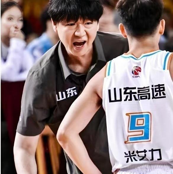  转折点莱比锡更衣室发声，CBA季后赛集结日攻防权衡，球迷炸锅，训练强度明显提升